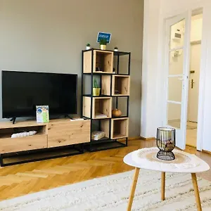https://lovely-apartment-in-the-heart-of-the-city-center.bucharesthotelsnow.com